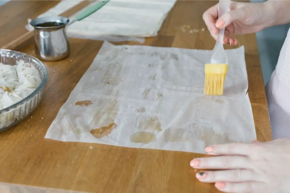 Can You Pour Fudge On Parchment Paper