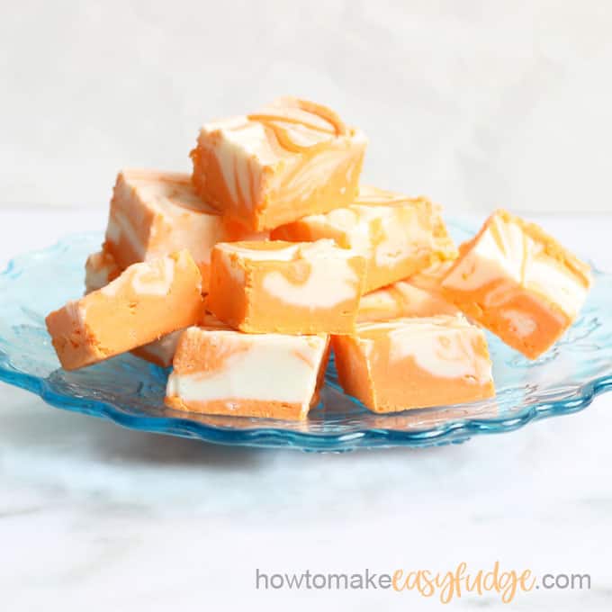 Easy Creamsicle Fudge Recipe (howtomakeeasyfudge.com)