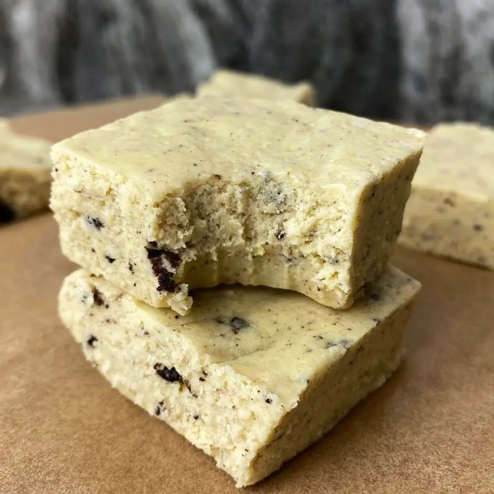 Microwave Cookies and Cream Fudge - Cheat Day Design