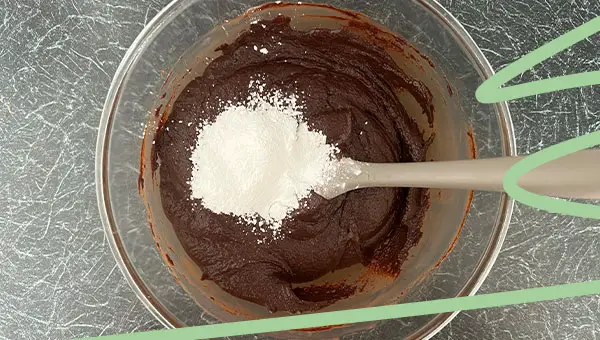 add powerdered sugar to vegan fudge mixture